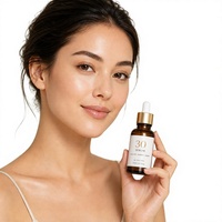 Fabricant OEM ODM sur mesure, vente en gros de sérum à la niacinamide et à la vitamine C, essence éclaircissante pour le visage, soin liquide pour la peau, adapté à tous les types de peau