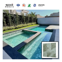 Carreaux de mosaïque en céramique de porcelaine aspect marbre pierre naturelle verte moderne pour piscine extérieure