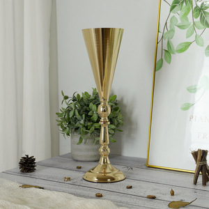 Vase à fleurs <span class=keywords><strong>de</strong></span> mariage en métal <span class=keywords><strong>de</strong></span> <span class=keywords><strong>table</strong></span> support <span class=keywords><strong>de</strong></span> <span class=keywords><strong>table</strong></span> doré pièce maîtresse <span class=keywords><strong>d</strong></span>écorative porte-fleurs artificielles <span class=keywords><strong>pour</strong></span> anniversaire - Product Image 4