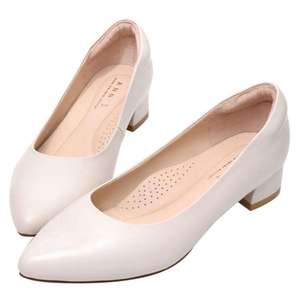 Chaussures de bureau à talon bas beige de 3cm avec doublure rembourrée et tige en cuir véritable - Product Image 2