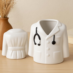 Portalápices Personalizado con Forma de Bata de Médico, <span class=keywords><strong>Regalo</strong></span> Promocional <span class=keywords><strong>para</strong></span> Empresas Farmacéuticas, Organizador de Escritorio <span class=keywords><strong>para</strong></span> Consultorio Médico, Portaplumas - Product Image 2