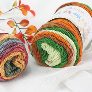 Hilo de algodón teñido por segmentos Rainbow Cotton Milk, para bufandas tejidas a mano, mantas y cojines, con efecto degradado y forma de pastel. - Product Image 5