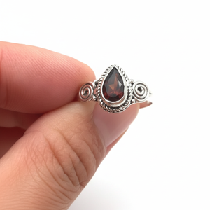 Anillo de Boda Clásico Estilo Boho, Plata de Ley 925, Bañado en Rodio, con Granate, Hecho a Mano, Regalo de Compromiso para Mujer - Product Image 1
