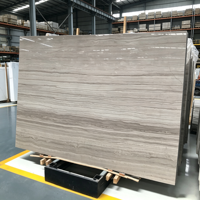 Marbre à grain de bois naturel personnalisable avec des carreaux en céramique, adapté aux comptoirs d'îlots de cuisine et aux sols d'hôtels