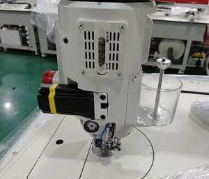 Machine à coudre informatisée à bras long pour le matelassage spécial des doudounes destinée aux fabricants de vêtements - Product Image 5