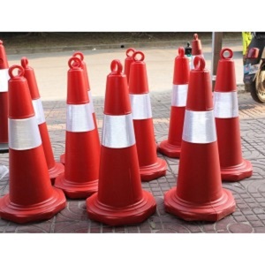 Cono de Seguridad Vial H75 de Plástico Reflectante con PE para Advertencias <span class=keywords><strong>en</strong></span> Carreteras - Product Image 2