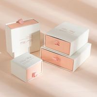 Anpassbares Logo Rosa Schuhe Pull Box Quadratische Farbe Craft Paper board Geschenk verpackung für Candle Wallet Socks Aseptic Feature