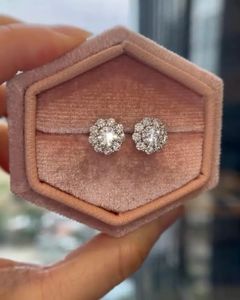 ต่างหูเพชรทรงกลม 2 กะรัต เพชรเลี้ยงในห้องปฏิบัติการ ทอง 14K ระยิบระยับ งานแต่งงาน เครื่องประดับชั้นดี ของขวัญสำหรับเธอ - Product Image 3