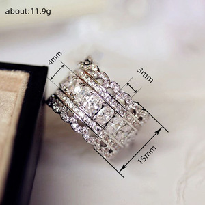 Anello Largo con Design Traforato in Pizzo, Elegante Anello da Dito per Donne - Product Image 4