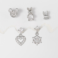Zuola Bijoux fins personnalisés de haute qualité hypoallergéniques plaqués or 18 carats en titane, clous d'oreille en forme de cœur, piercing au cartilage de l'oreille, zircon