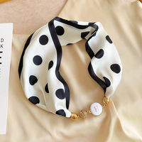 Écharpe longue en satin de soie florale avec bouton magnétique et pendentif perle pour le cou, châle hijab décontracté pour femme pour le quotidien