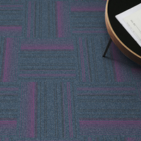 Dalles de moquette modulaires faciles à remplacer pour les sols surélevés dans les centres de données