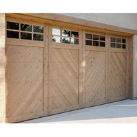 Porte de garage sectionnelle automatique moderne de style ferme, en bois, à motif chevron, avec vitrage supérieur divisé