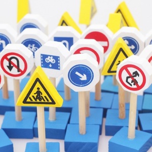 Juego de señales de tráfico de madera para niños, área de juego educativa, rompecabezas de transporte para guardería, para bebés y niños pequeños - Product Image 1