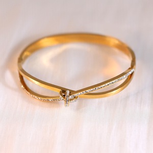 Bracelet de fiançailles simple pour femme en acier inoxydable avec breloque, plaqué or, design géométrique tendance, certifié par un tiers, marque XM - Product Image 3