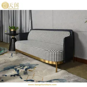 סגנון מודרני סלון זהב נירוסטה בסיס שחור עור קלטת ספה