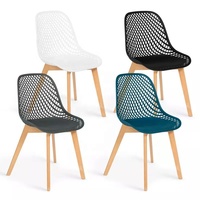 Chaise de salle à manger moderne en plastique maillé avec pieds en bois de hêtre et fonction rafraîchissante pour restaurants, cafés, appartements et villas