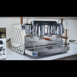 Machine à café expresso professionnelle semi-automatique italienne noire pour usage commercial – Cafetière électrique Kahve - Product Image 4