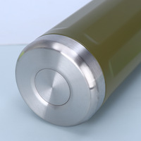 Bouteille d'eau en acier inoxydable de grande capacité isolée sous vide Sports de plein air Bouilloire chaude avec design moderne Logo Bouchon à vis Camping