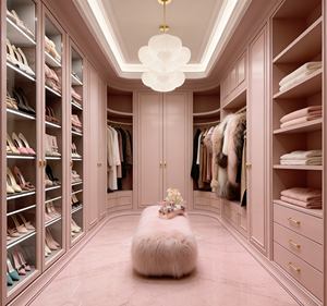 Dressing de luxe rose poudré - Armoires à chaussures en verre et finitions dorées, éclairage LED, porte-vêtements ouvert pour un habillage élégant - Product Image 3