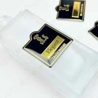 Autocollant en métal gaufré gravé en relief 3D pour emballage de parfum avec logo Plaque signalétique en aluminium Etiquettes d'emballage de décoration cosmétique