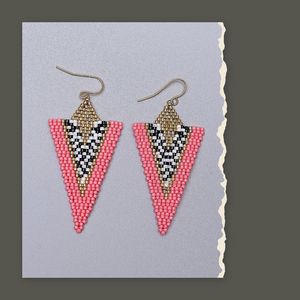 Pendientes Étnicos Vintage Hechos a Mano con Cuentas, Elaborados por Artesanas Locales, Ligeros, Cómodos y de Lujo - Product Image 1