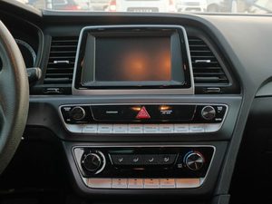 Pulito e classico usato HYUNDAIS SONATA <span class=keywords><strong>berlina</strong></span> 2.4L 4CY 2019 bianco - Product Image 4