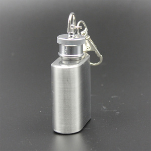 Bình đựng rượu mini bằng thép không gỉ 1oz - Chai rượu tùy chỉnh màu đen & bạc có móc khóa |   Bình đựng rượu bền chắc dùng cho rượu vang & rượu mạnh - Product Image 4