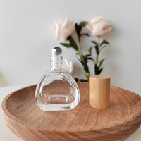 Flacon roll-on en verre transparent de 13 ml pour huiles parfumées, forme unique, avec bille métallique et bouchon en bambou