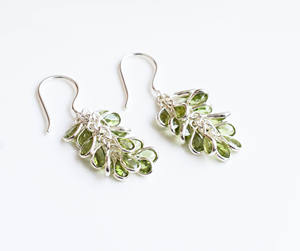Pendientes de Peridoto Botánico de Grado Premium con Metal de Plata 925, Estilo Lujoso, en Venta - Product Image 3