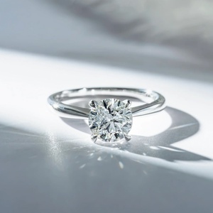 Bague classique à 4 griffes, diamant brillant de 1 carat, certificat IGI, or 14k 18k, diamants de laboratoire, bijoux fins pour femme - Product Image 3