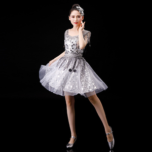 Trajes de baile modernos de Jazz para mujer, falda de tutú cuadrada con flecos de lentejuelas coreanas - Product Image 3