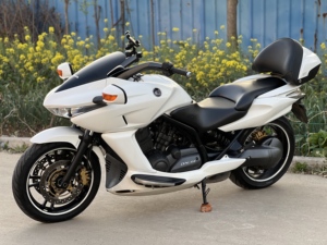 Honda DN-01 Usata, Motocicletta Sportiva e da Turismo con Motore V-Twin Raffreddato a Liquido ad Alta Coppia - Product Image 5