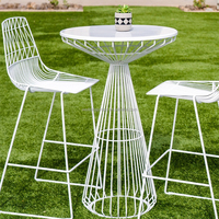 Vente en gros chaise de bar d'extérieur en fil de fer chaise haute en métal chaise moderne en fil de fer tabourets de bar en acier moins cher à vendre