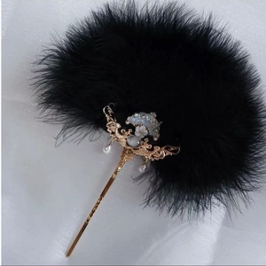 Abanico de plumas de metal redondo grande en blanco y negro decorado a mano para novia y damas de honor accesorio de ropa de boda occidental - Product Image 6