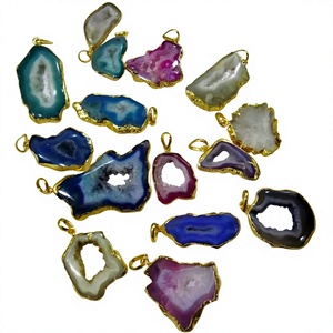 Lot de 2 pendentifs en agate géode de couleurs assorties, forme libre, connecteur en agate druzy - Product Image 1