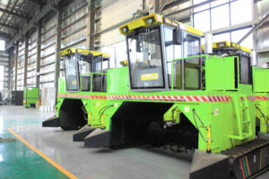 Tornitore motorizzato cingolato ribaltamento veicolo cingolato fermentazione Compost Mixer per concime e Compost miscelazione - Product Image 2