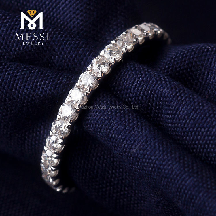 18k white gold bracelet with moissanite