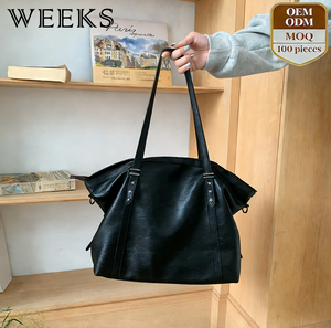 <span class=keywords><strong>Borsa</strong></span> Tote ZP8011 WEEKS in Pelle PU <span class=keywords><strong>Nera</strong></span> Personalizzata <span class=keywords><strong>con</strong></span> <span class=keywords><strong>Borchie</strong></span> a Stella - <span class=keywords><strong>Borsa</strong></span> a Spalla Grande Capacità Personalizzabile per Donna - Product Image 1
