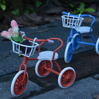 Tricycle Simple Style Poussette Tricycle à 3 Roues Pédales pour Maison de Poupée Maileg
