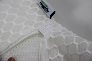 وسادة سرير ثلاثية الأبعاد من الفوم الذاكر قابلة للغسل ومصنوعة من ألياف ناعمة وقابلة للتنفس بتصميم ODM/OEM - Product Image 5