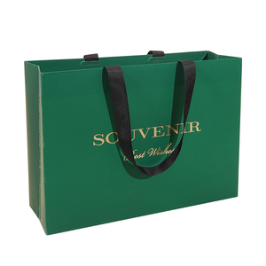 Sac cadeau de luxe personnalisé en papier blanc recyclable avec fleurs imprimées et votre propre logo pour chaussures et vêtements - Product Image 3