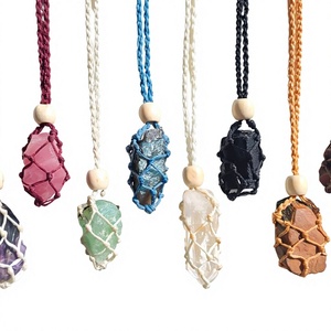 Collier pendentif en pierre naturelle style bohème, géométrique, en macramé, corde de chanvre, unisexe, cadeau, bijoux, à porter au quotidien - Product Image 1