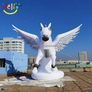 Kanat ile şişme Pegasus hayvan karikatür beyaz şişme uçan at