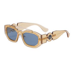 Gafas de Sol para Mujer Dolce & Gabbana, Montura de PC, Protección UV400, Lentes Clase 2, Diseño Moderno para Uso en Exteriores - Product Image 1