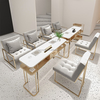 Vente en gros Bureau de manucure Table client pour ongles Mobilier de salon de beauté Ensemble table et chaises de manucure et chariot en bois personnalisé