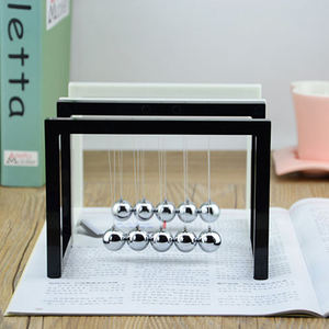 Boule d'oscillation de miroir cuboïde d'artisanat créatif coloré <span class=keywords><strong>mouvement</strong></span> perpétuel jouets de bureau Base en bois Newtons berceau <span class=keywords><strong>pendule</strong></span> décoration en métal - Product Image 2