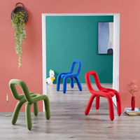 Chaise de salon de style américain moderne et luxueux, avec pieds en métal, dossier rembourré en peau de mouton, forme non standard, pour restaurant