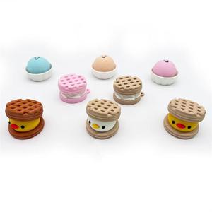 Juguete antiestrés de plástico impreso en 3D con forma de pato, colgante clicker, mini colgante de pastel realista para apretar - Product Image 6