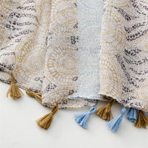 Malaisie vente en gros 100% Polyester Long foulard vil gland et nouveau imprimé floral Hijab Design islamique 90*180 imprimé ethnique - Product Image 3